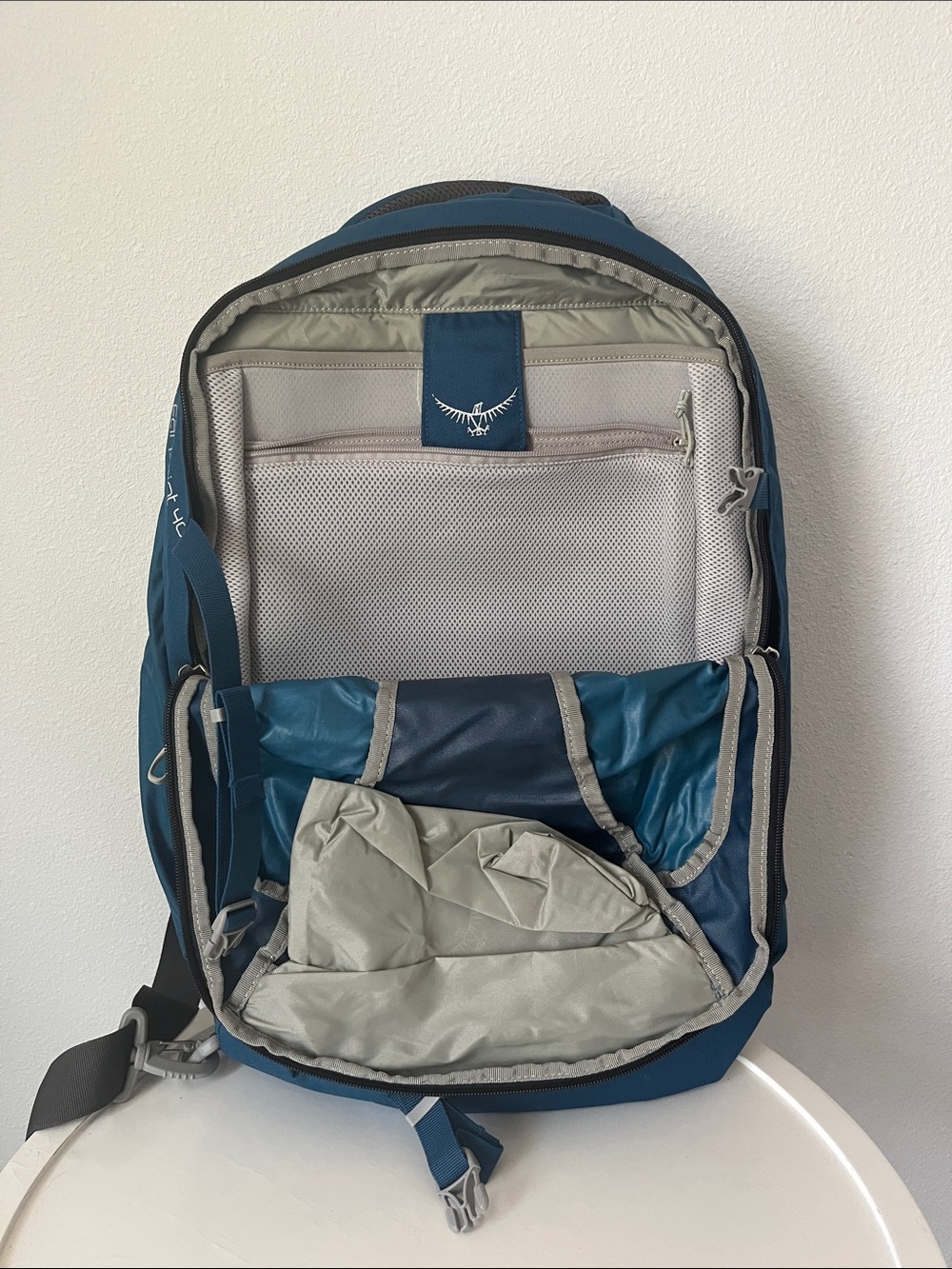 Osprey Farpoint 40 Blue Daypack Backpack - - Picture 2 of 6